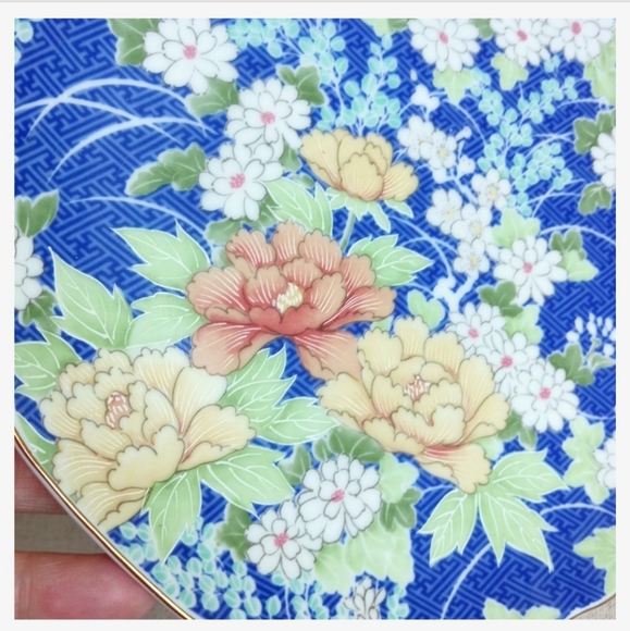 Takahashi Echo Floral Pattern Scalloped Edges Plat - Picture 4 of 4